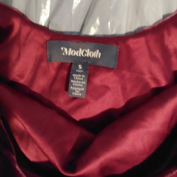 Velvet deep rose colored dress by modcloth. - Picture 3 of 3